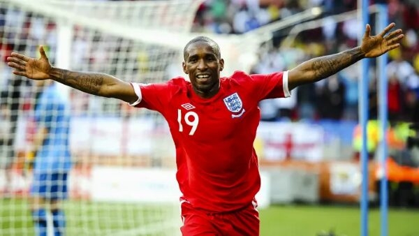 Jermain Defoe (với Tottenham Hotspur trước Wigan Athletic, 2009)