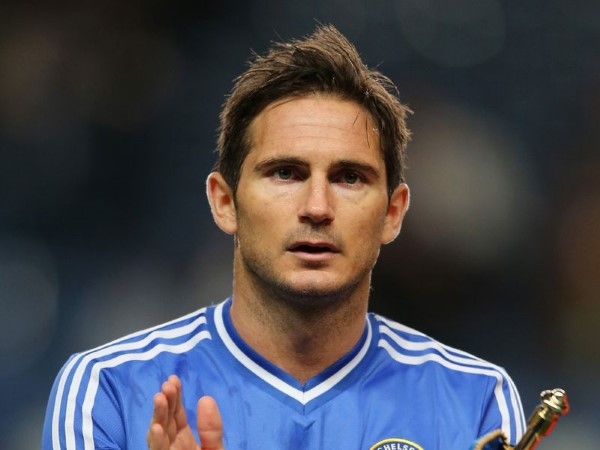 Frank Lampard (với Chelsea trước Aston Villa, 2010)