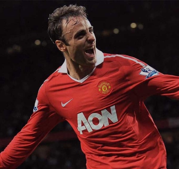 Dimitar Berbatov (với Manchester United trước Blackburn Rovers, 2011)