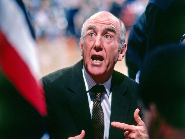 Huấn luyện viên Jack Ramsay