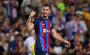 Robert Lewandowski (Barcelona) - Tiền đạo cắm hay nhất