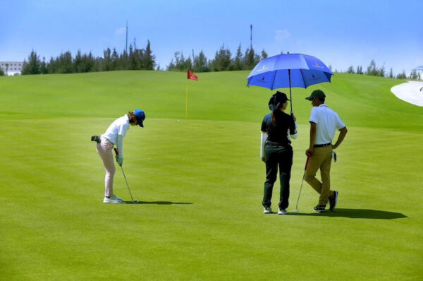 Cách để tiết kiệm chi phí chơi golf