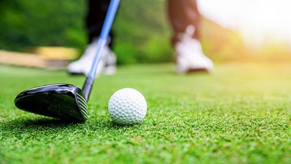 Các yếu tố ảnh hưởng đến khoảng cách đánh gậy golf