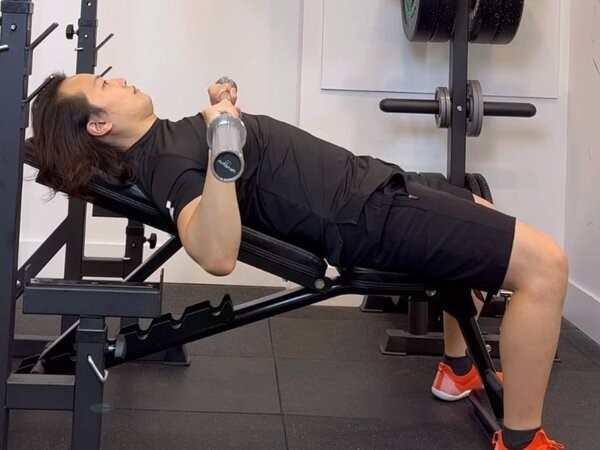 Bài tập Incline Bench Press (Đẩy tạ ghế nghiêng)