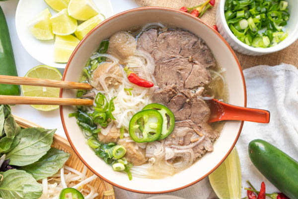 Phân tích dinh dưỡng chi tiết của 1 tô phở bò