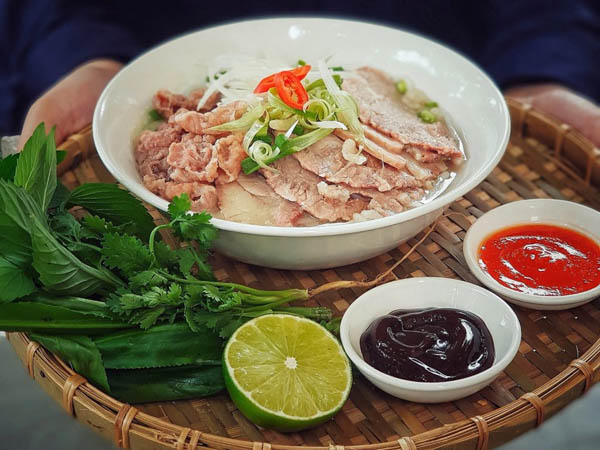 Lưu ý khi ăn phở bò để tối ưu hóa lượng protein hấp thụ