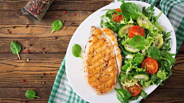 Ức gà là một phần quan trọng trong chế độ ăn kiêng